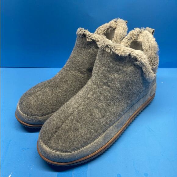 DEARFOAMS Fur Lined Women Bootie Slippers Memory Foam Size 11-12 - Picture 3 of 10